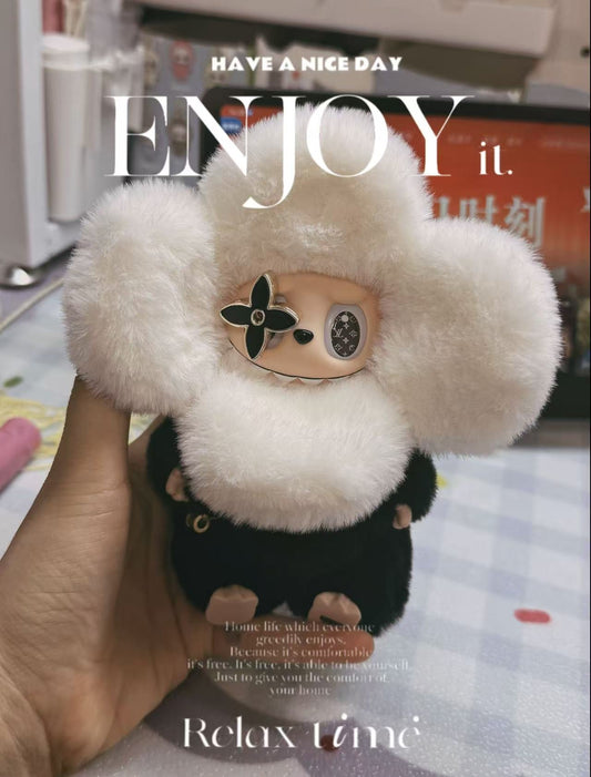 Black and White Vivienne by Nuliliuliu