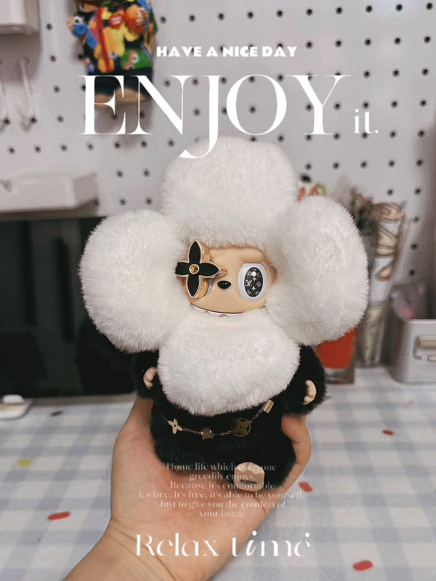 Black and White Vivienne by Nuliliuliu